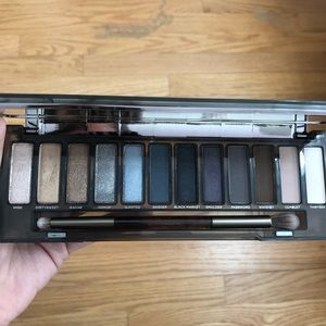 Urban decay Smokey eyeshadow palette